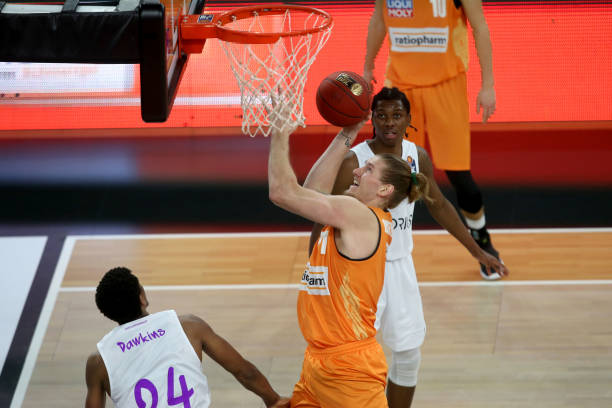 攻击性的进 攻击性的进