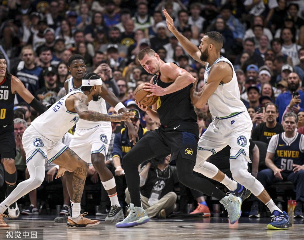 场上再添一 场上再添一